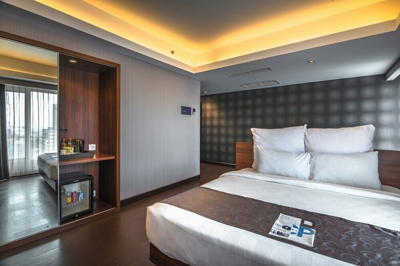 Crown Prince Hotel Surabaya