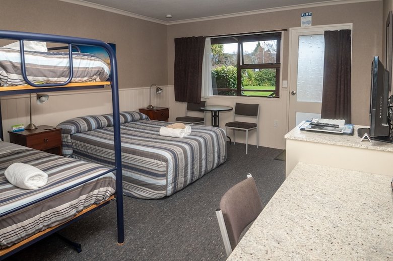 Te Anau Top 10 Holiday Park