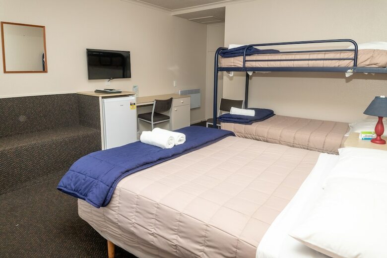 Te Anau Top 10 Holiday Park