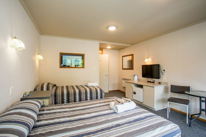 Te Anau Top 10 Holiday Park