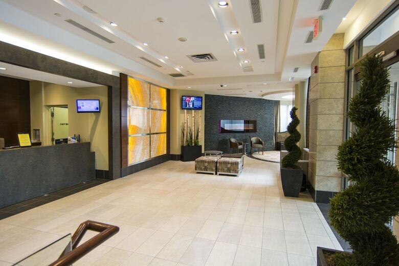 Maplewood Suites - Square One