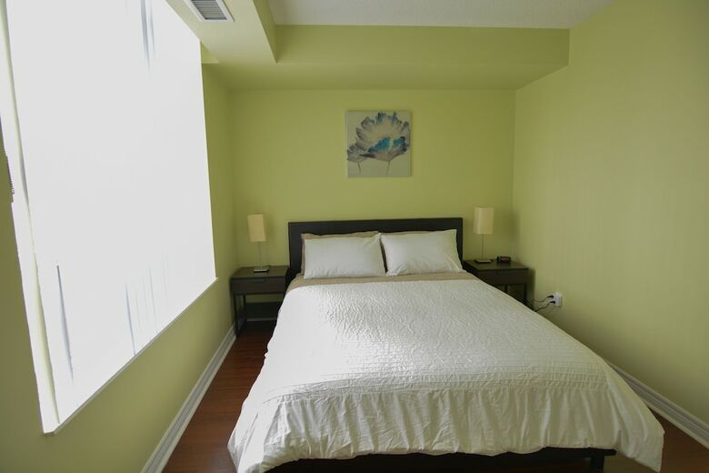 Maplewood Suites - Square One