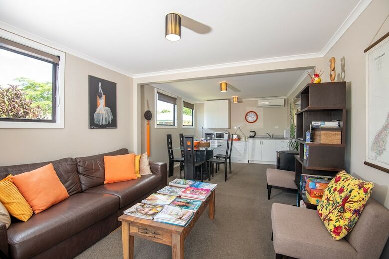 Hotel 73 Milton