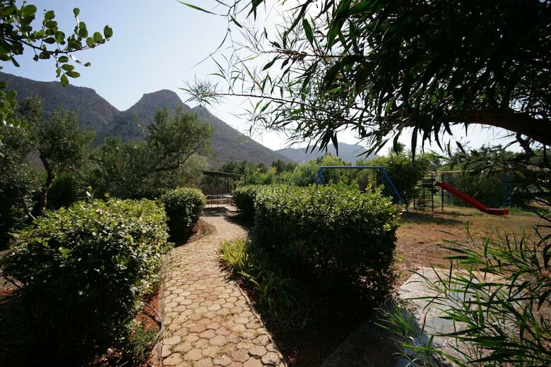 Aparthotel Artemis Village Apartments & Studios