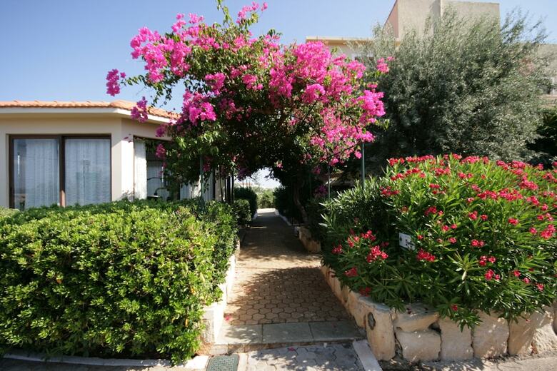 Aparthotel Artemis Village Apartments & Studios