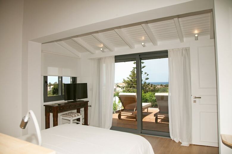 Aparthotel Artemis Village Apartments & Studios