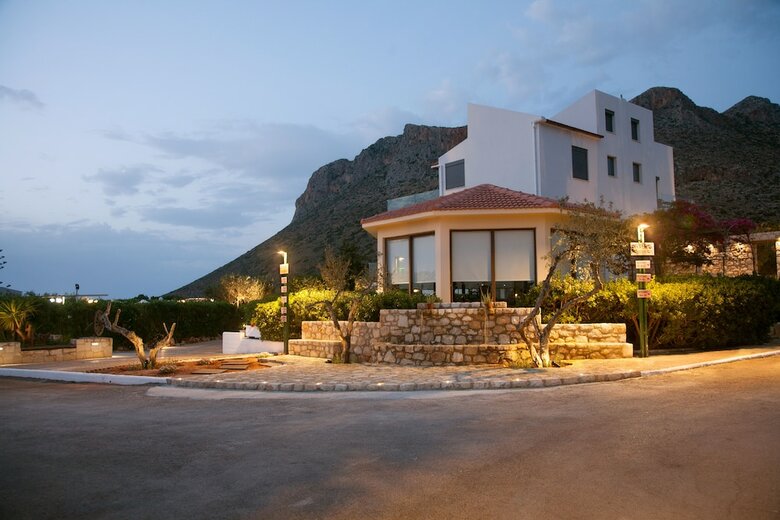 Aparthotel Artemis Village Apartments & Studios