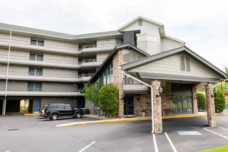 Hotel Twin Mountain Inn & Suites