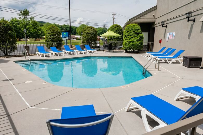 Hotel Twin Mountain Inn & Suites