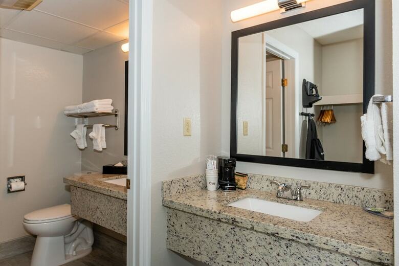Hotel Twin Mountain Inn & Suites