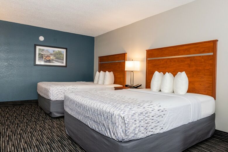 Hotel Twin Mountain Inn & Suites