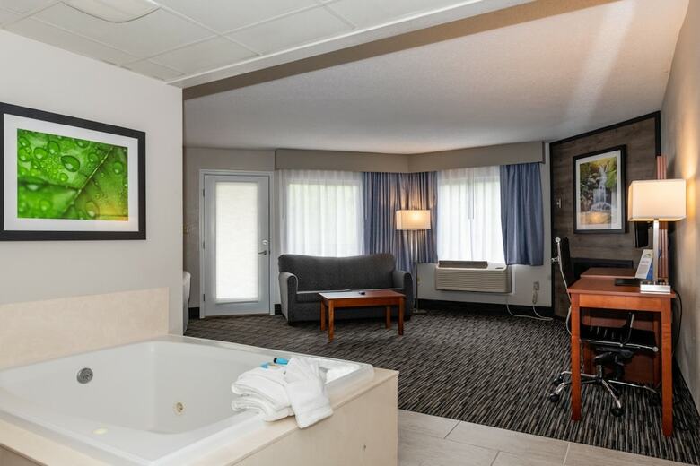 Hotel Twin Mountain Inn & Suites
