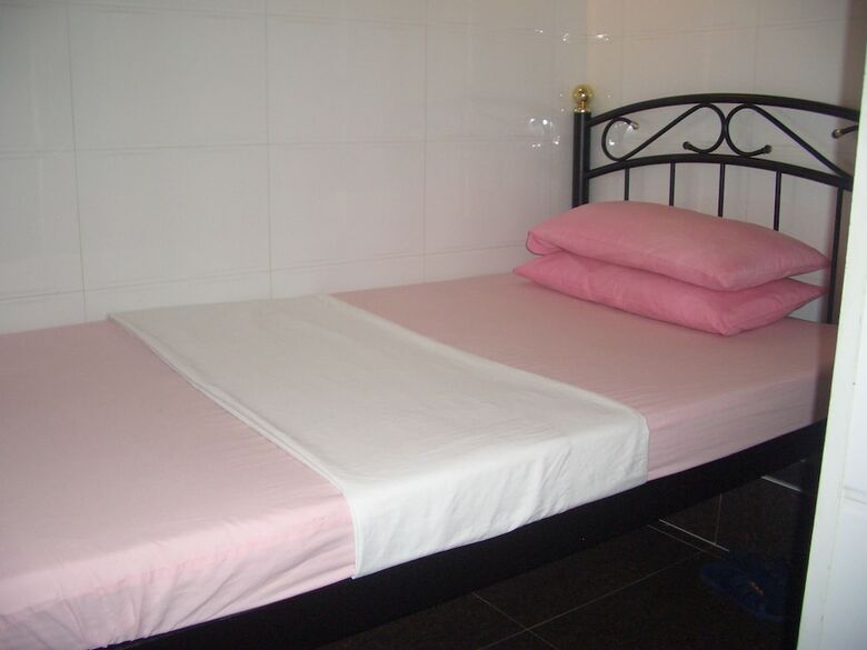 Hotel Maple Leaf Guest House