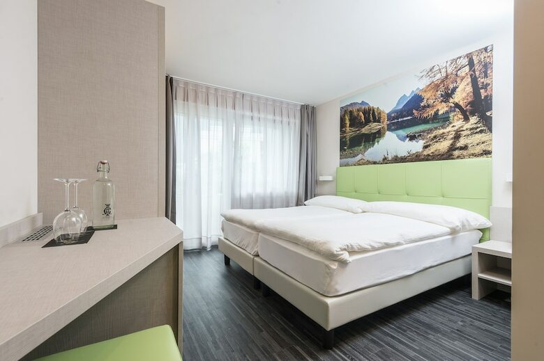 Adhhoc Hotel