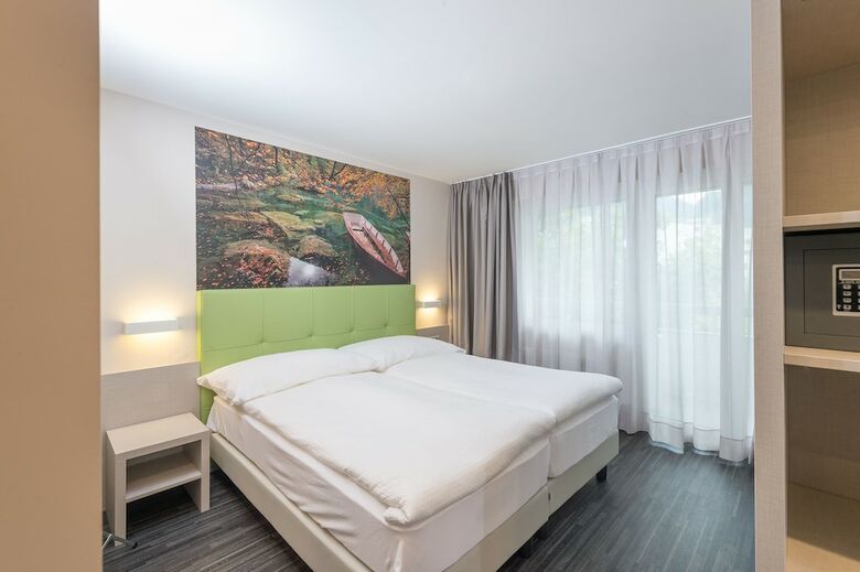Adhhoc Hotel