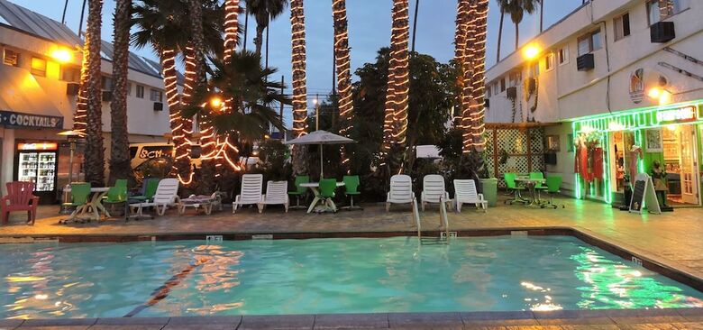 Hostal Los Angeles Backpackers Paradise Hostel