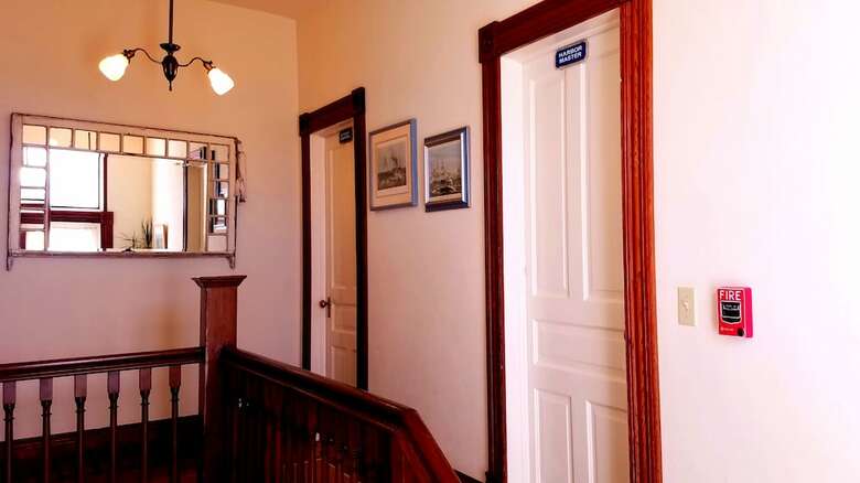 Bed & Breakfast Captain's Inn At Moss Landing