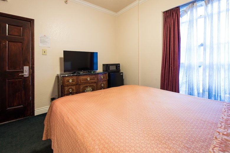 Hostal Amsterdam Hostel