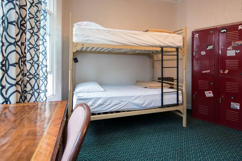 Hostal Amsterdam Hostel