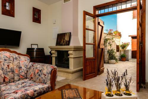 Villa Saint George Stone Costa Demetriou