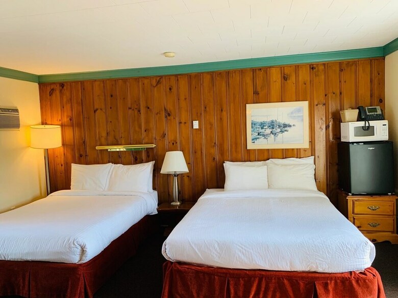 Hotel Algonquin Lakeside Inn