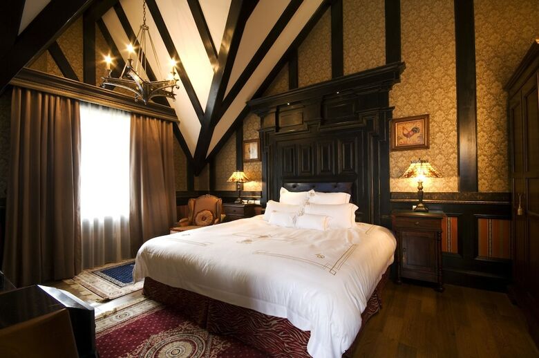 Hotel The Old England Manor