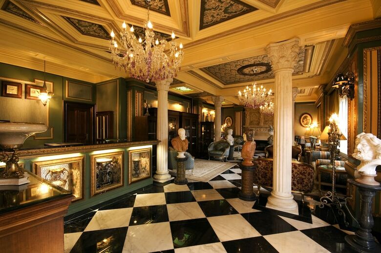 Hotel The Old England Manor