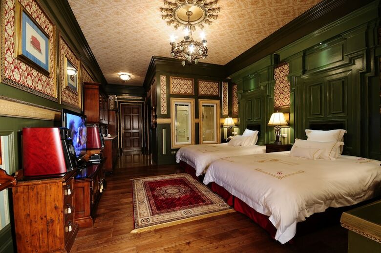 Hotel The Old England Manor