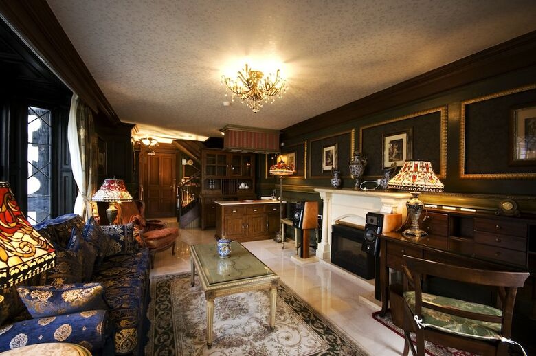 Hotel The Old England Manor