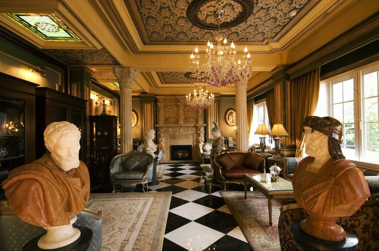 Hotel The Old England Manor