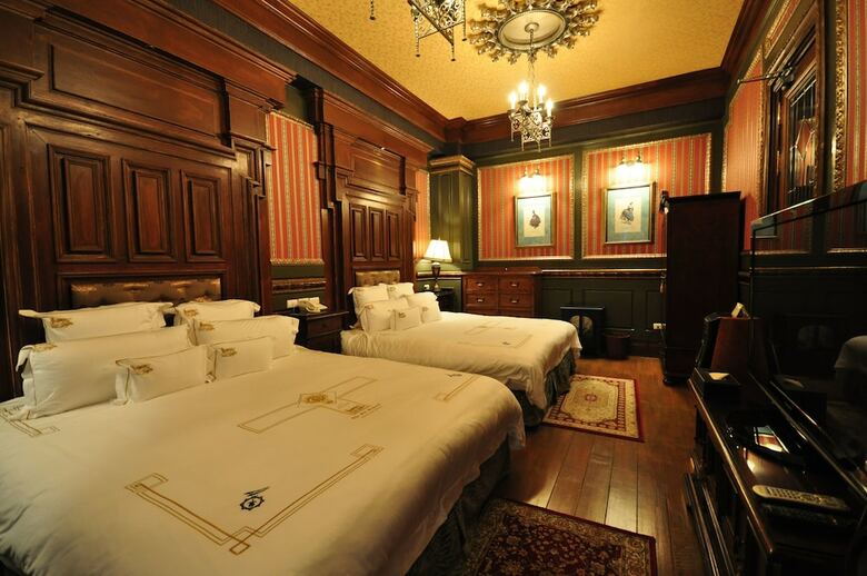 Hotel The Old England Manor
