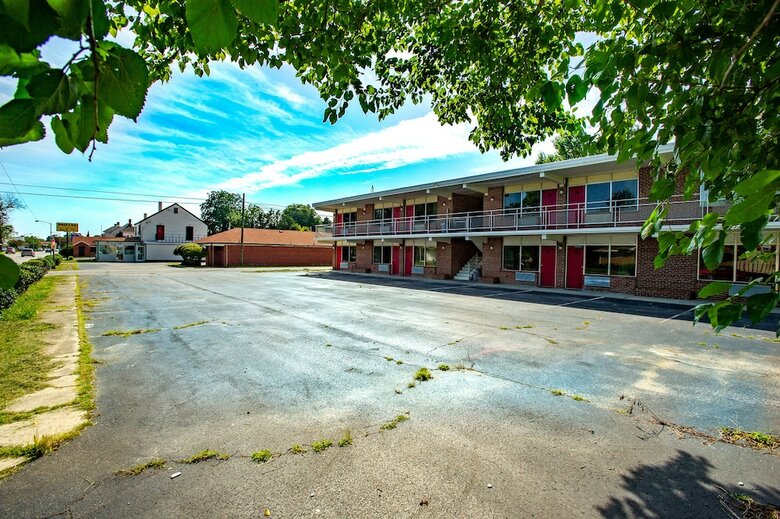 Motel Coach House