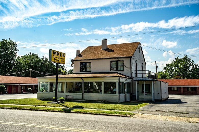 Motel Coach House