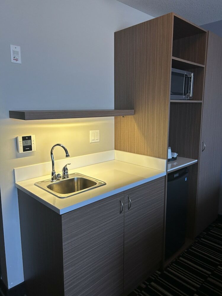 Hotel Microtel Inn & Suites By Wyndham Fort St John