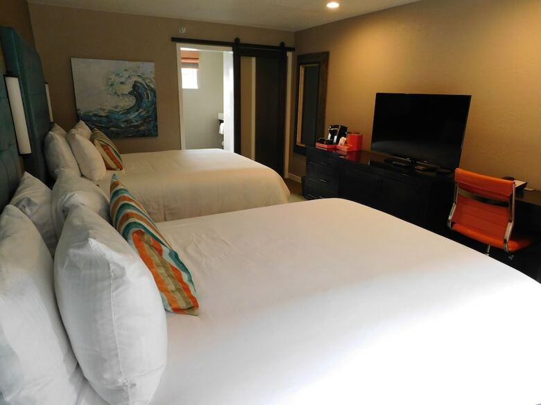Hotel Wave Street Inn