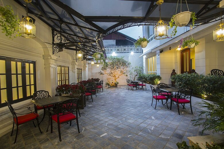 New Era Hotel And Villa