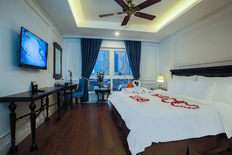 New Era Hotel And Villa