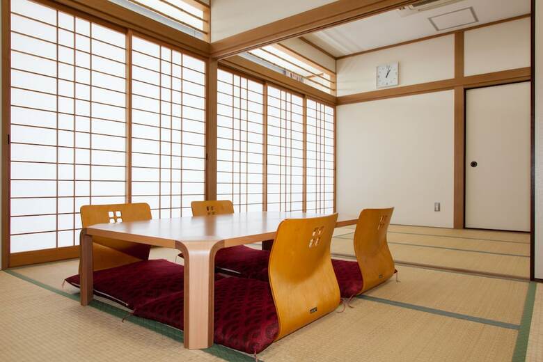 Hostal Shin-osaka Youth Hostel