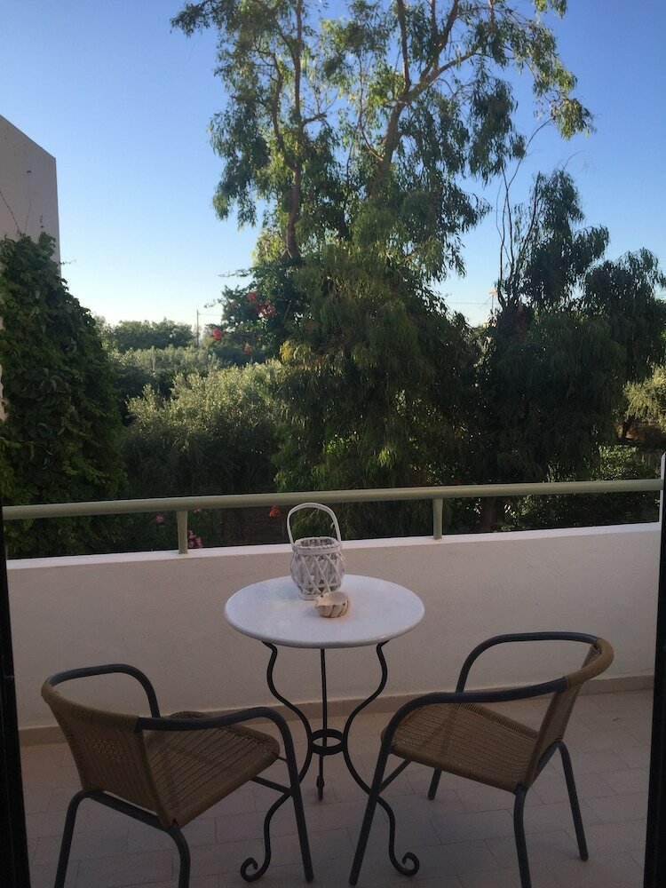 Oleander Apartments