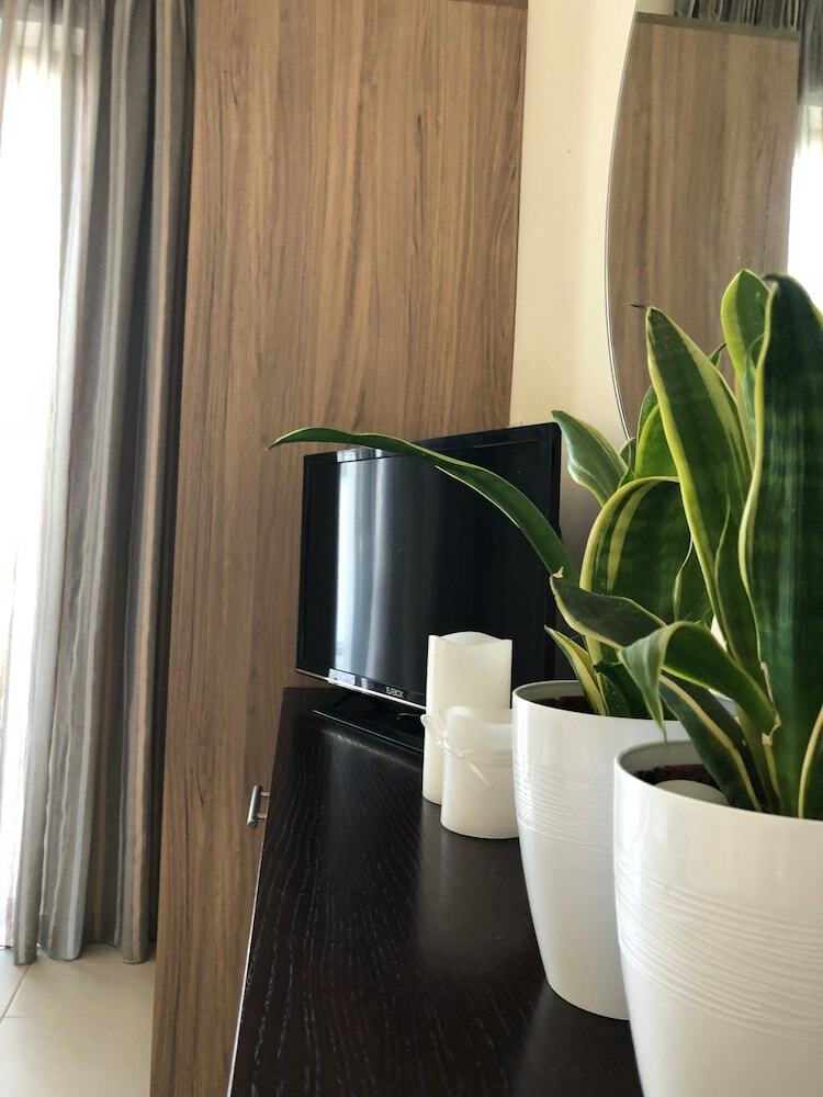 Oleander Apartments