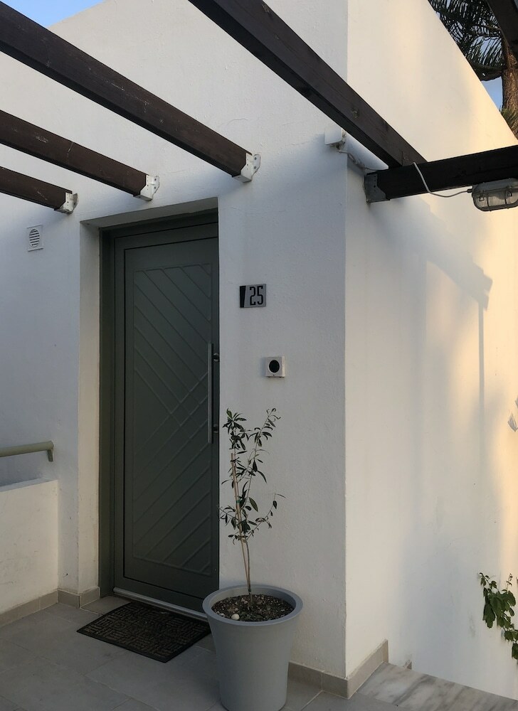 Oleander Apartments