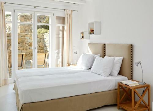 Villa Elia White Residence