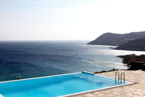 Villa Elia White Residence