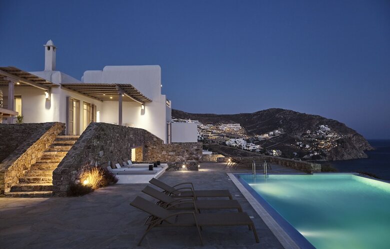 Villa Elia White Residence