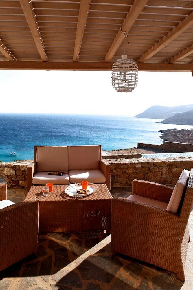 Villa Elia White Residence