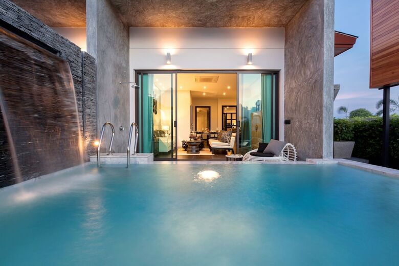 The 8 Pool Villa