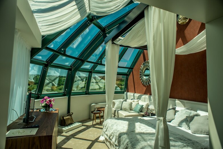 Hotel Hedonic