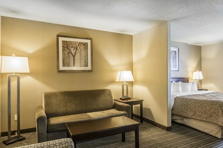 Hotel Quality Inn And Suites