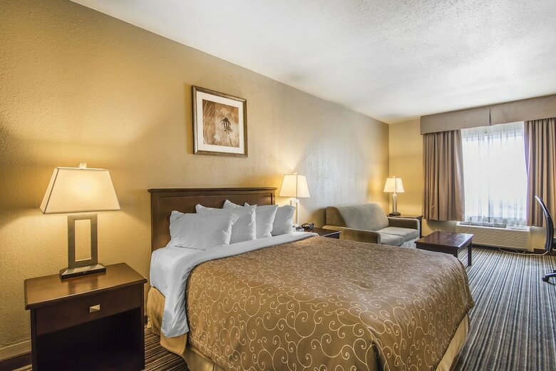 Hotel Quality Inn And Suites