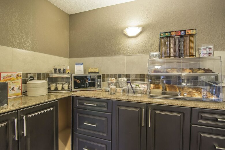 Hotel Quality Inn And Suites